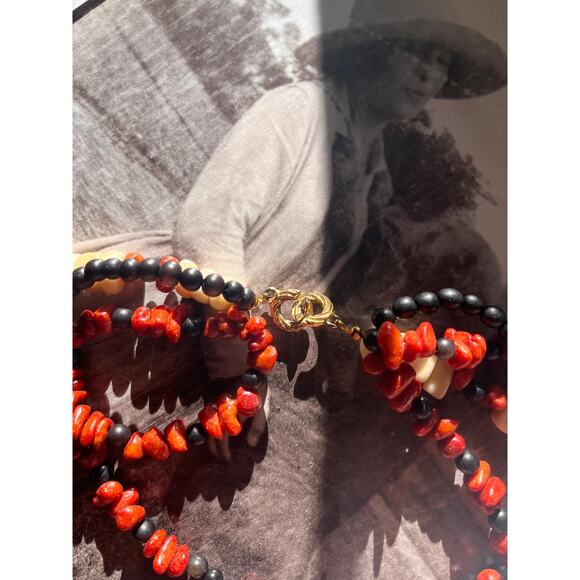 Multi strands beaded necklace with disc pendant - Picture 3 of 6